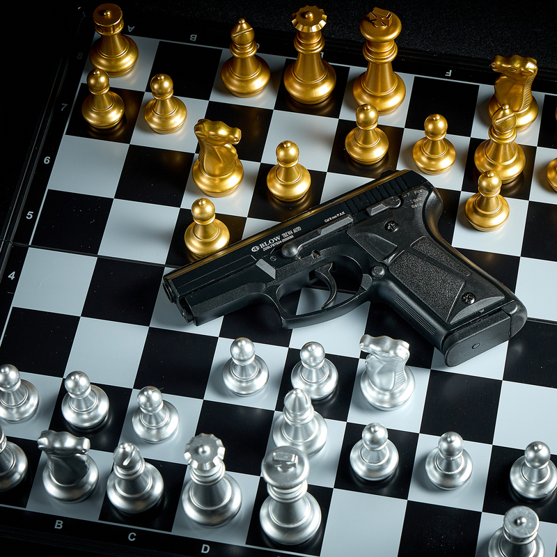 писталет стартовій стреляет очередью